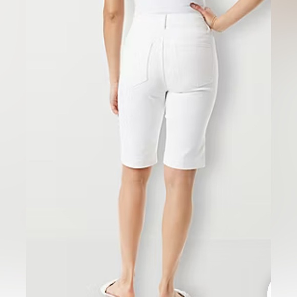 NWT Gloria Vanderbilt High Rise Bermuda Short - Picture 2 of 5